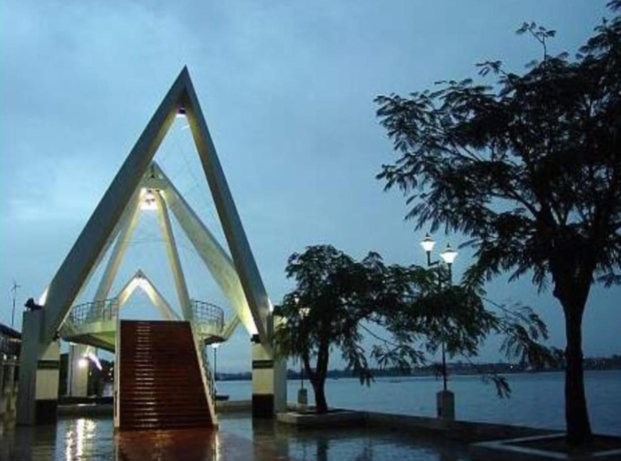 Raelyn'S Homestay Kochi Exterior photo