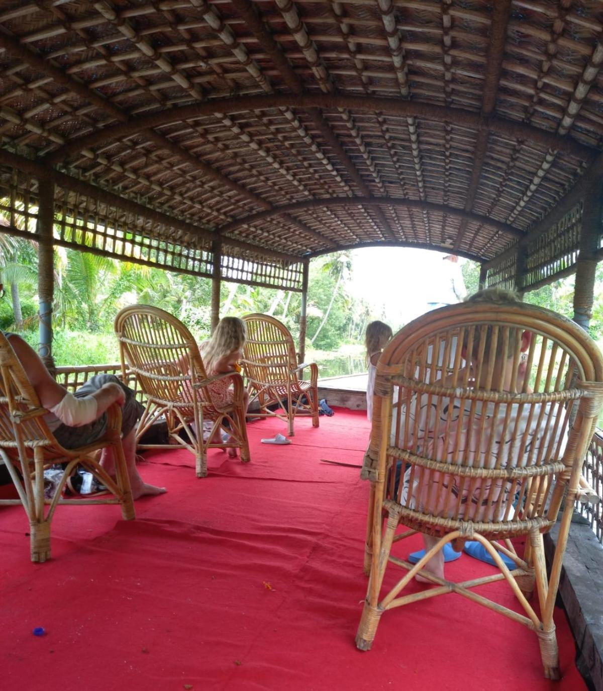 Raelyn'S Homestay Kochi Exterior photo